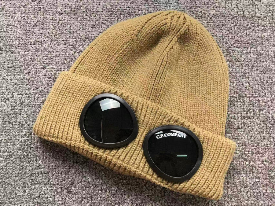 Bonnet moutarde à lunettes
