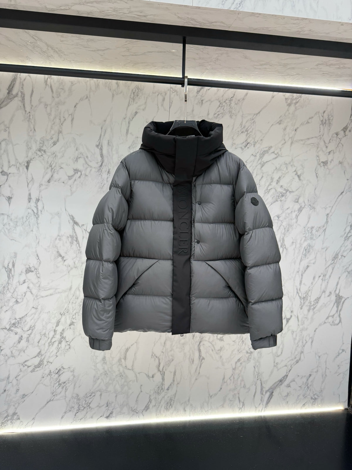 Doudoune grise à capuche pour homme