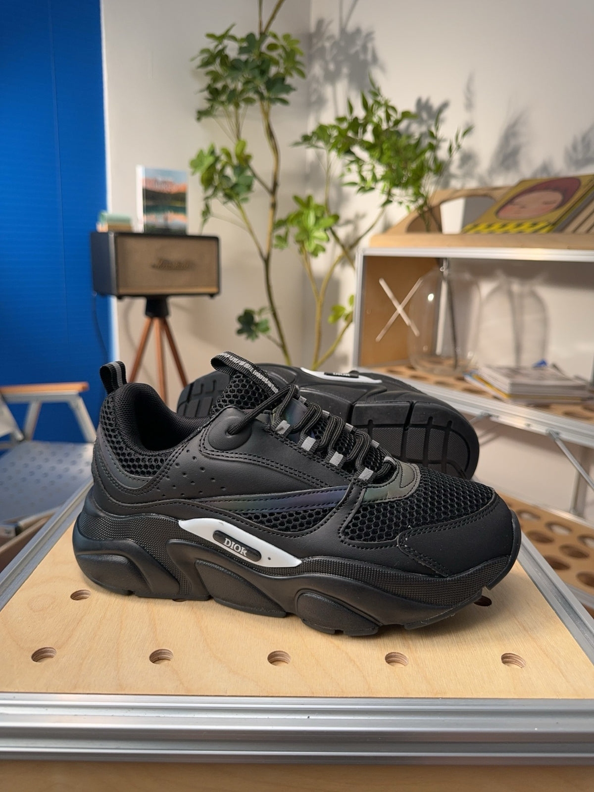 Baskets toutes noires à semelle épaisse pour homme
