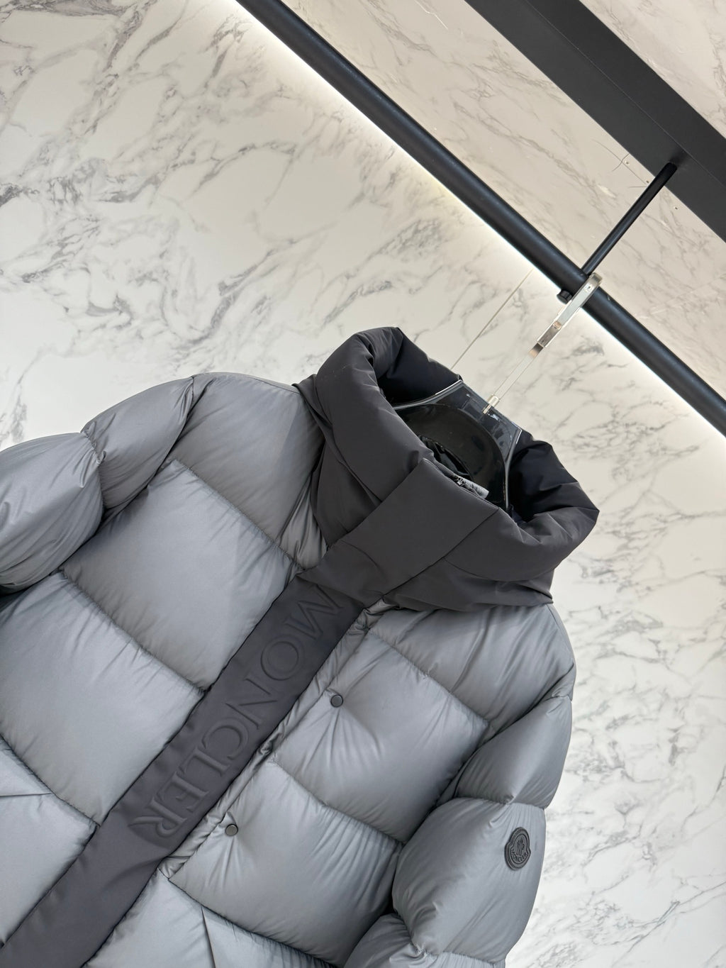 Doudoune grise à capuche pour homme