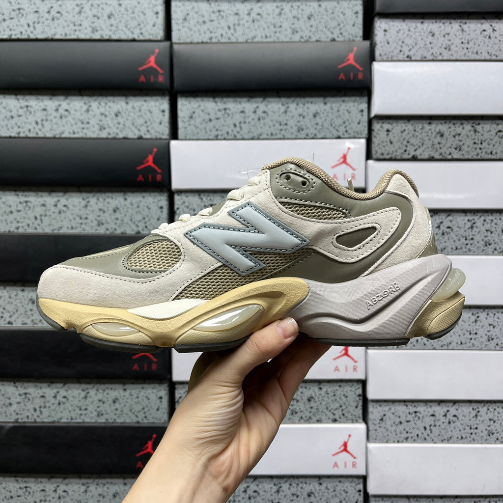 Baskets taupe et crème pour homme