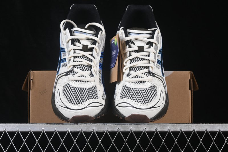 Baskets running blanches et marron pour homme