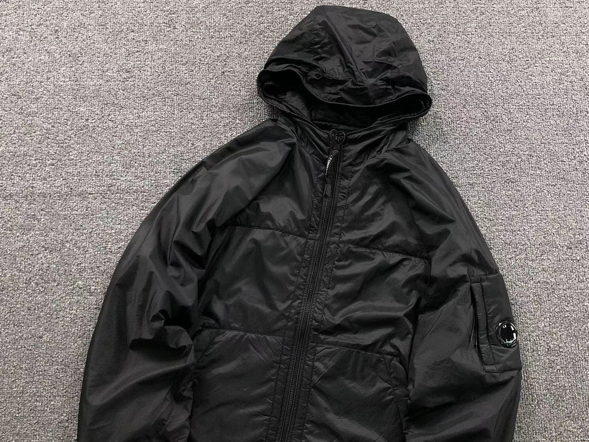 Veste légère à capuche noire pour homme