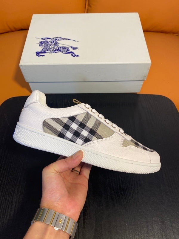 Baskets blanches à détails carreaux pour homme