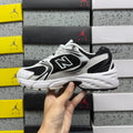 Baskets running blanches et noires pour homme