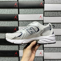 Baskets running argentées et blanches pour homme