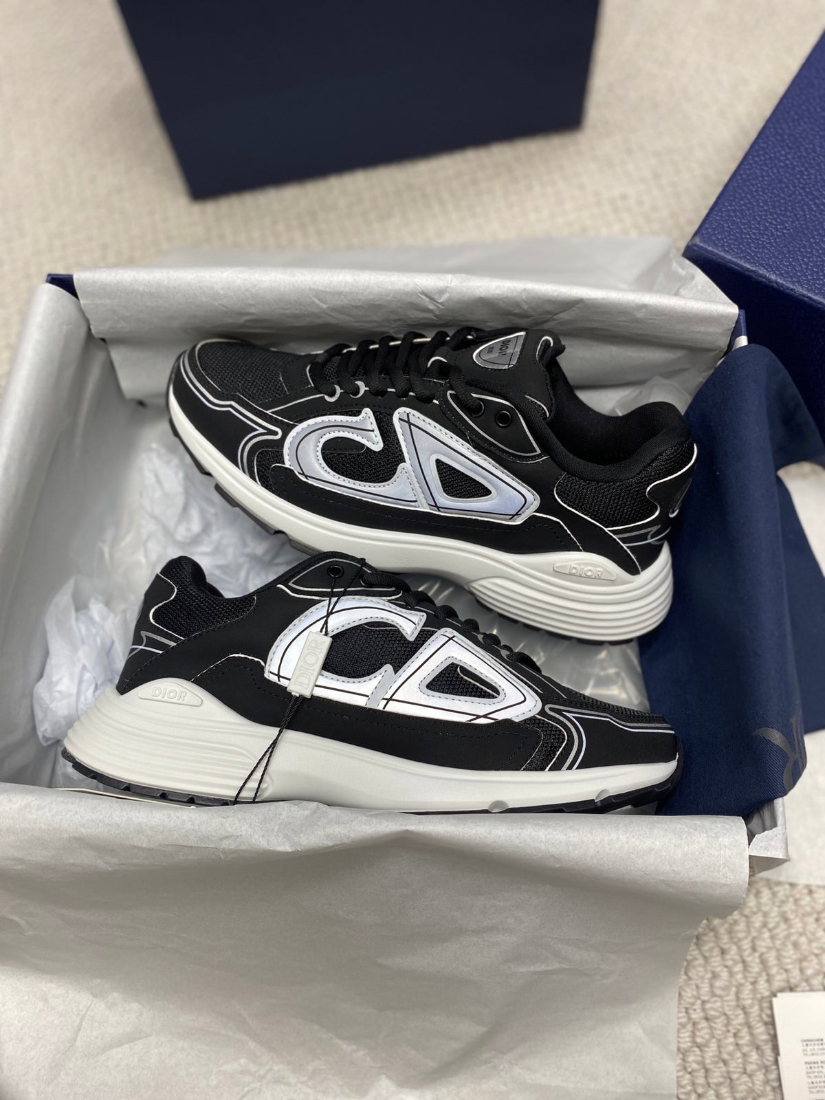 Baskets noires et blanches à motif pour homme